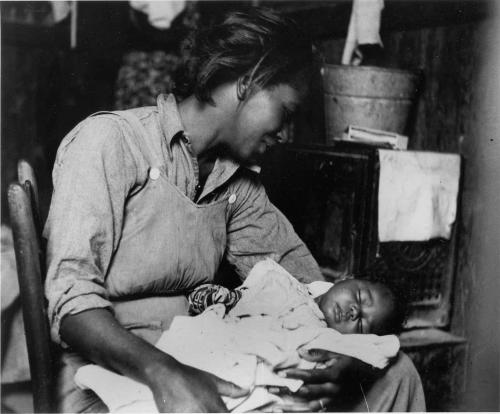 Migrant Mother Holds Her Baby, Maricopa County, Arizona, 1940