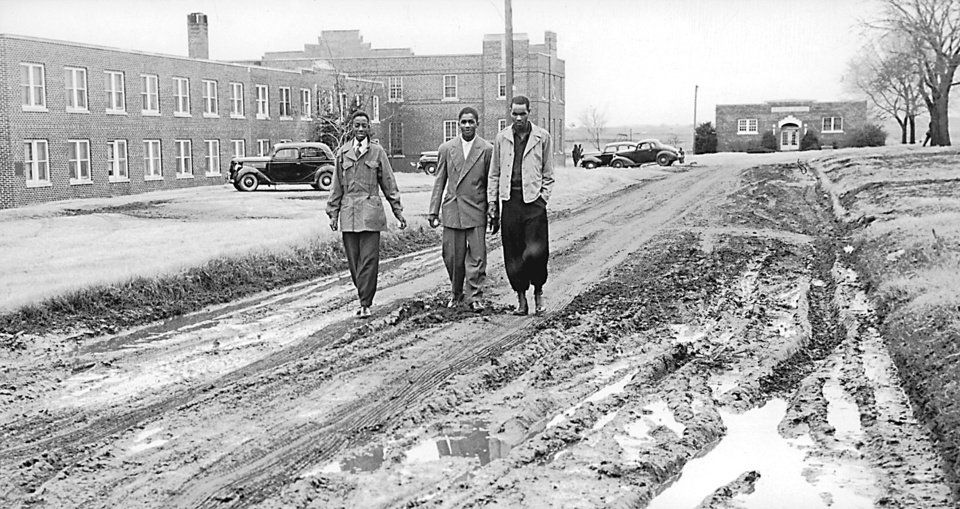 Students at Langston University, 1945 (Pinterest)