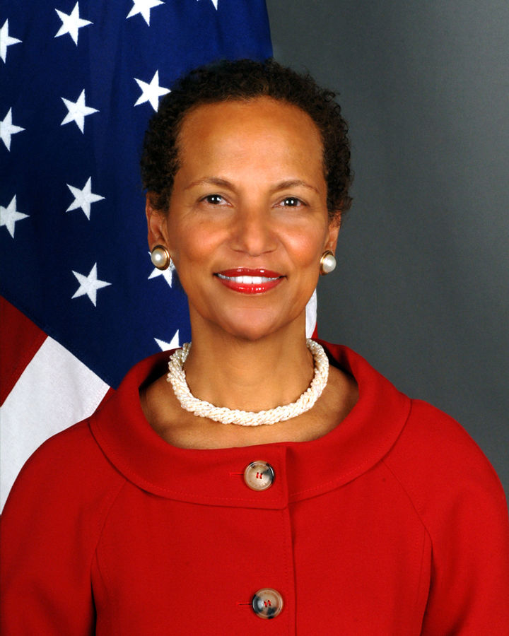 |Ambassador Betty Eileen King Greeting Secretary of State Hilary Clinton at the Geneva Airport