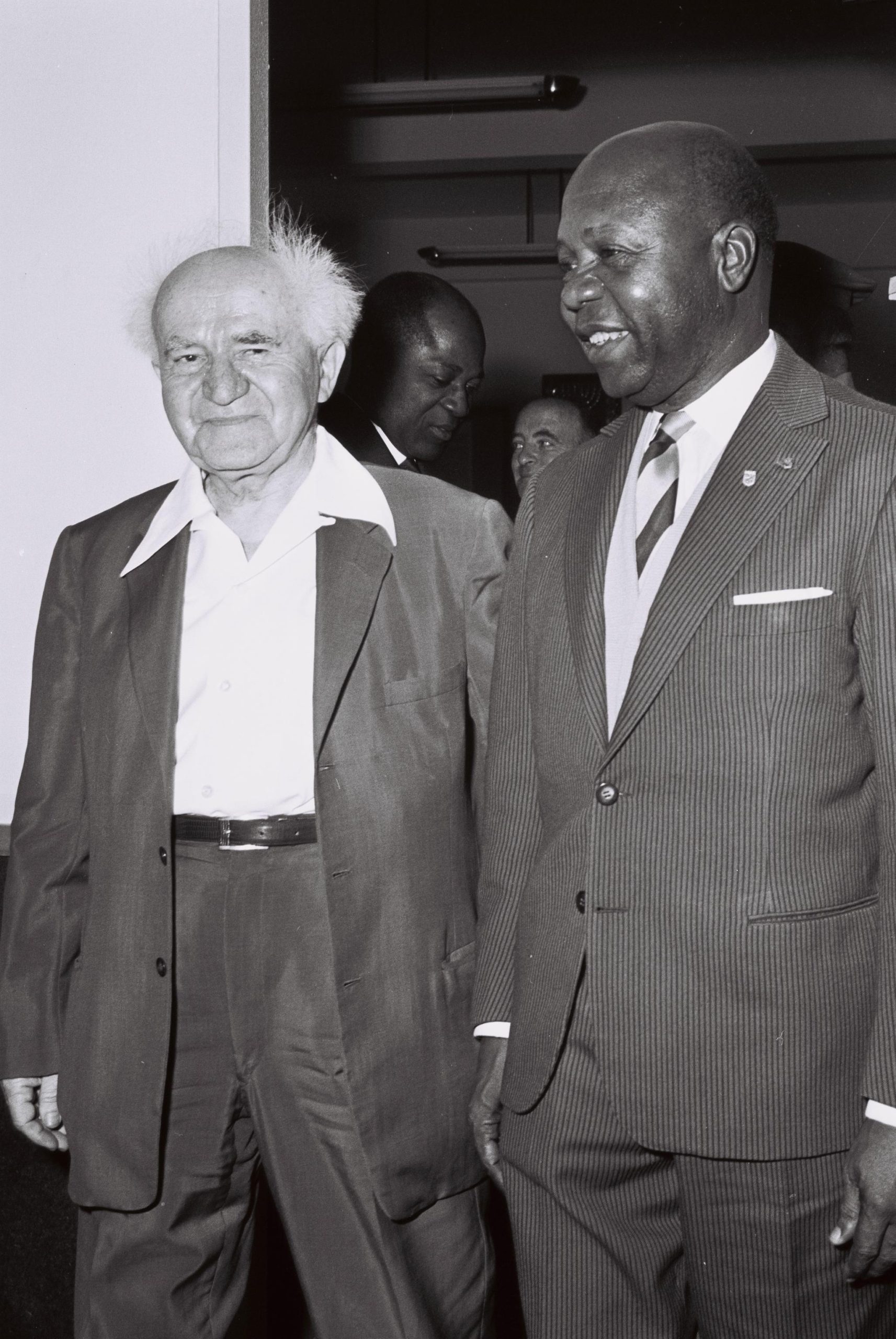 Léon M'ba with David Ben-Gurion, Jerusalem (Wikipedia)