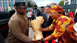 President Julius Bio Receiving Gift from Star Times Newspaper in Beijing, China, Sept. 8, 2018 (Public Domain)