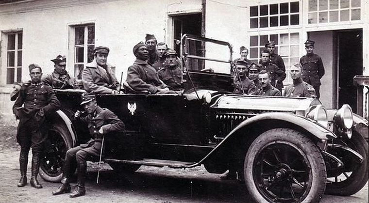 Sandi Driving Car for the Polish Army, ca 1919 (Public Domain)