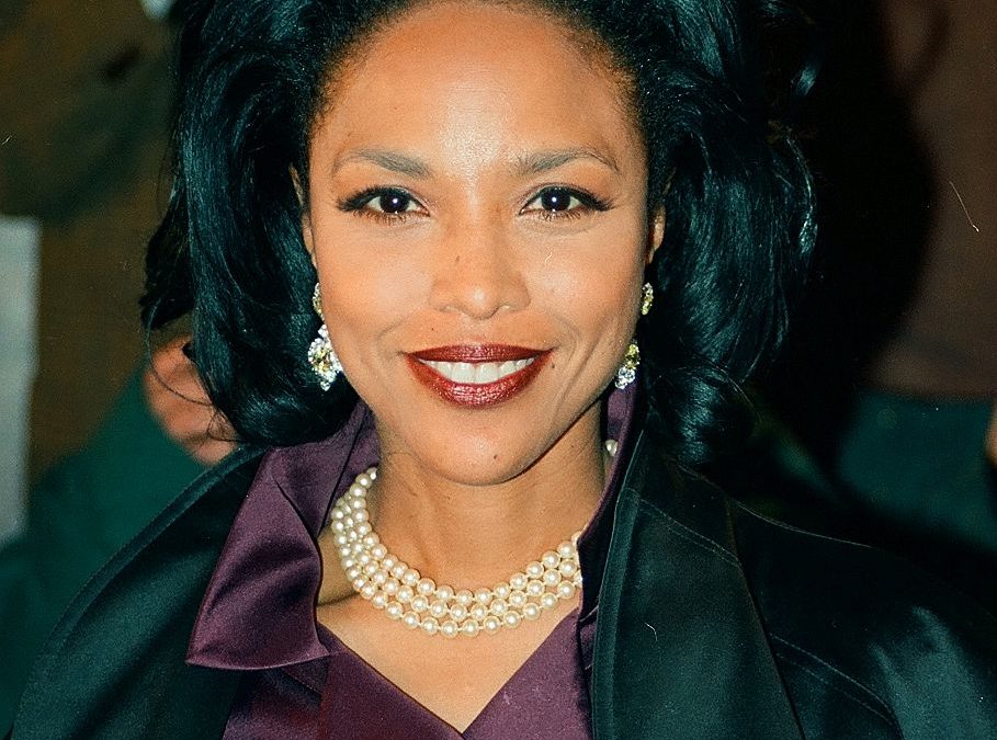 Lynn Whitfield (1953- )